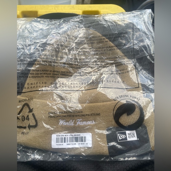 Supreme box logo beanie NWT - Picture 2 of 2